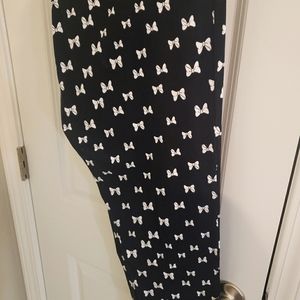 Minnie mouse bow leggings